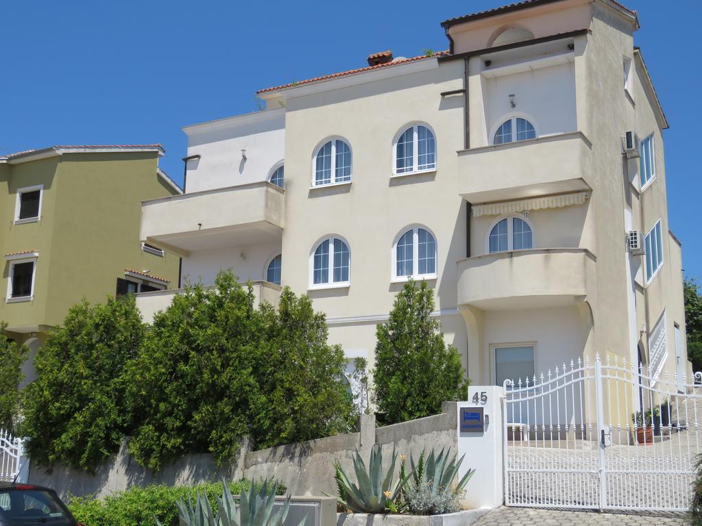 Urbajs Apartman *